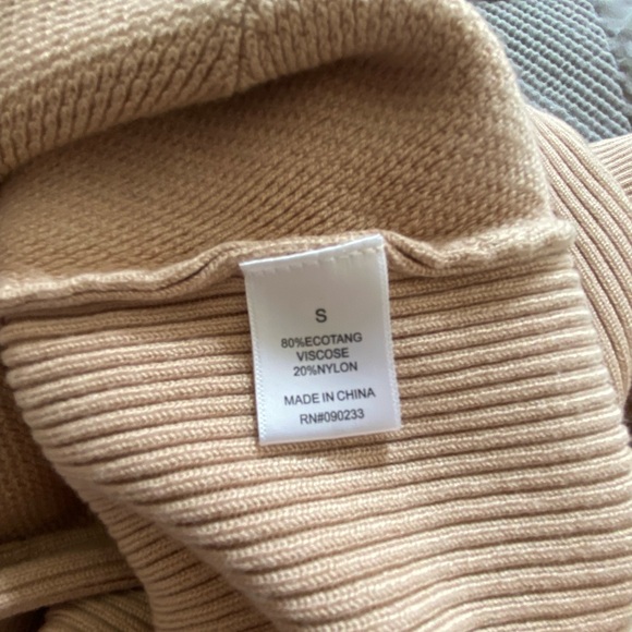 V-Neck Ribbed Cropped Tan Sweater - Picture 6 of 8